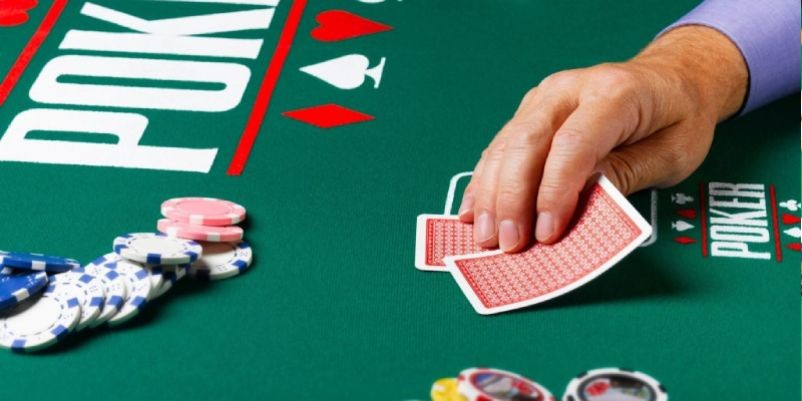 Con bài tẩy là gì trong Poker? 